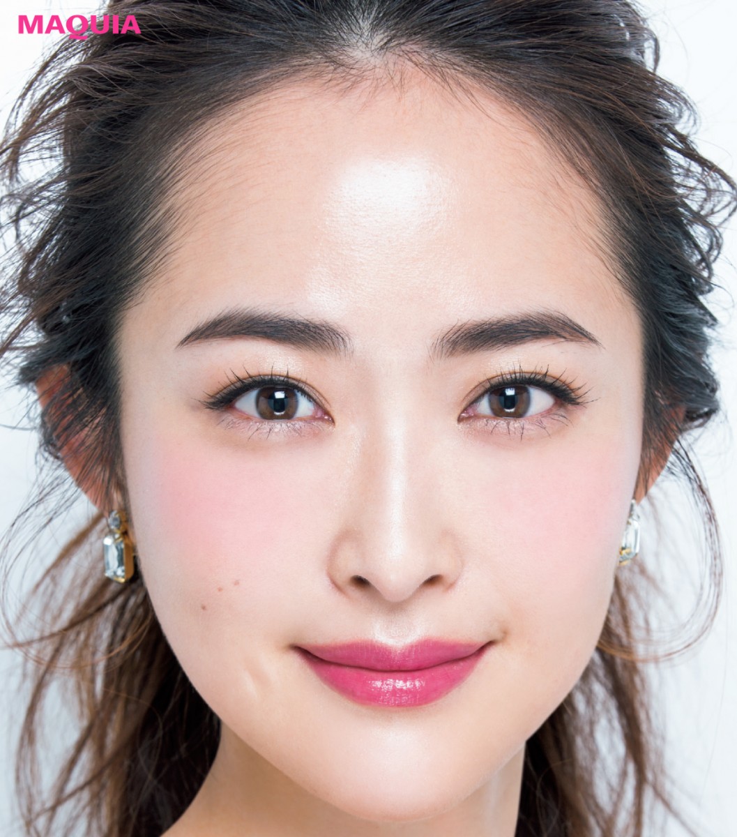 左右対称な顔が美しい理由とは？黄金比の真相と歪み改善術を解説