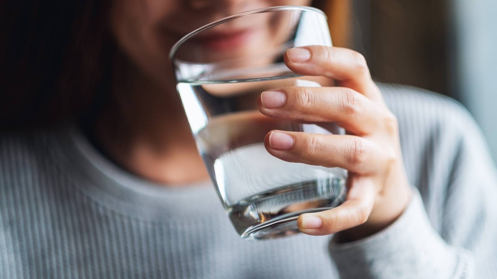水をたくさん飲む人の体質の秘密｜喉の渇きと代謝・隠れた病気の真相