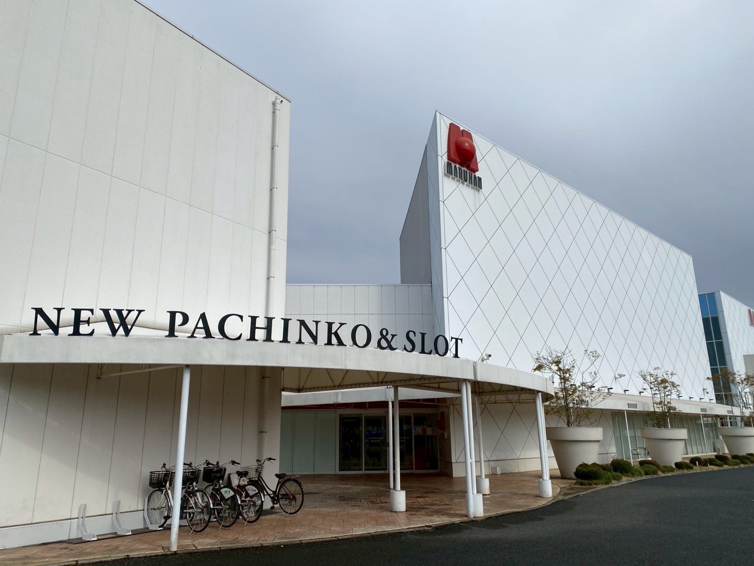 【2026年最新取材】マルハン千葉北店が示すアミューズメントの未来像――スマート化と地域密着がもたらす圧倒的集客力の真相