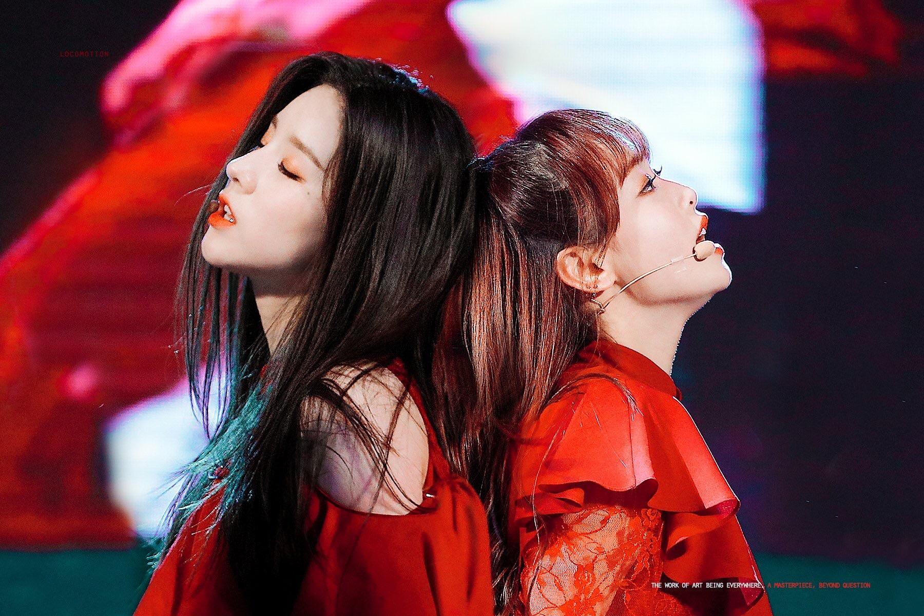 Heejin and Chuu Tvn D Jukne Tour Ep 2