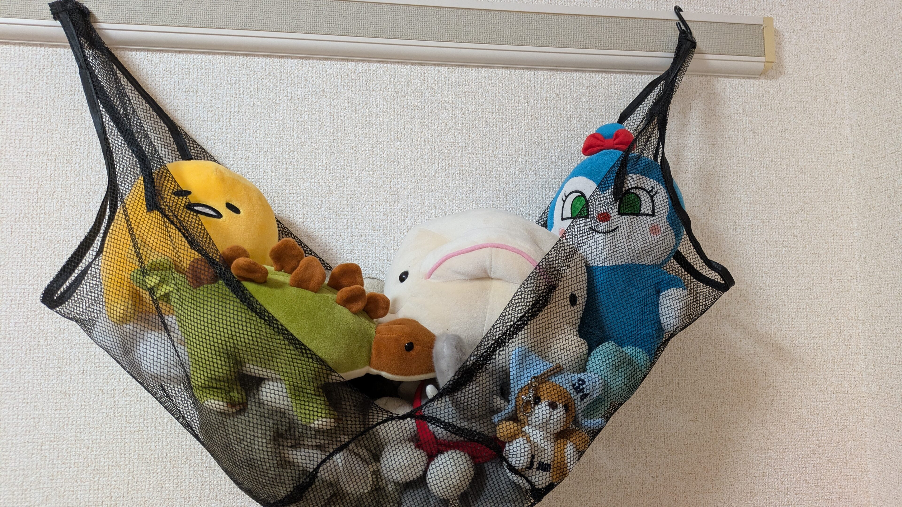 ダイソーのぬいぐるみ収納決定版！ホコリ防止から壁掛け裏ワザまで