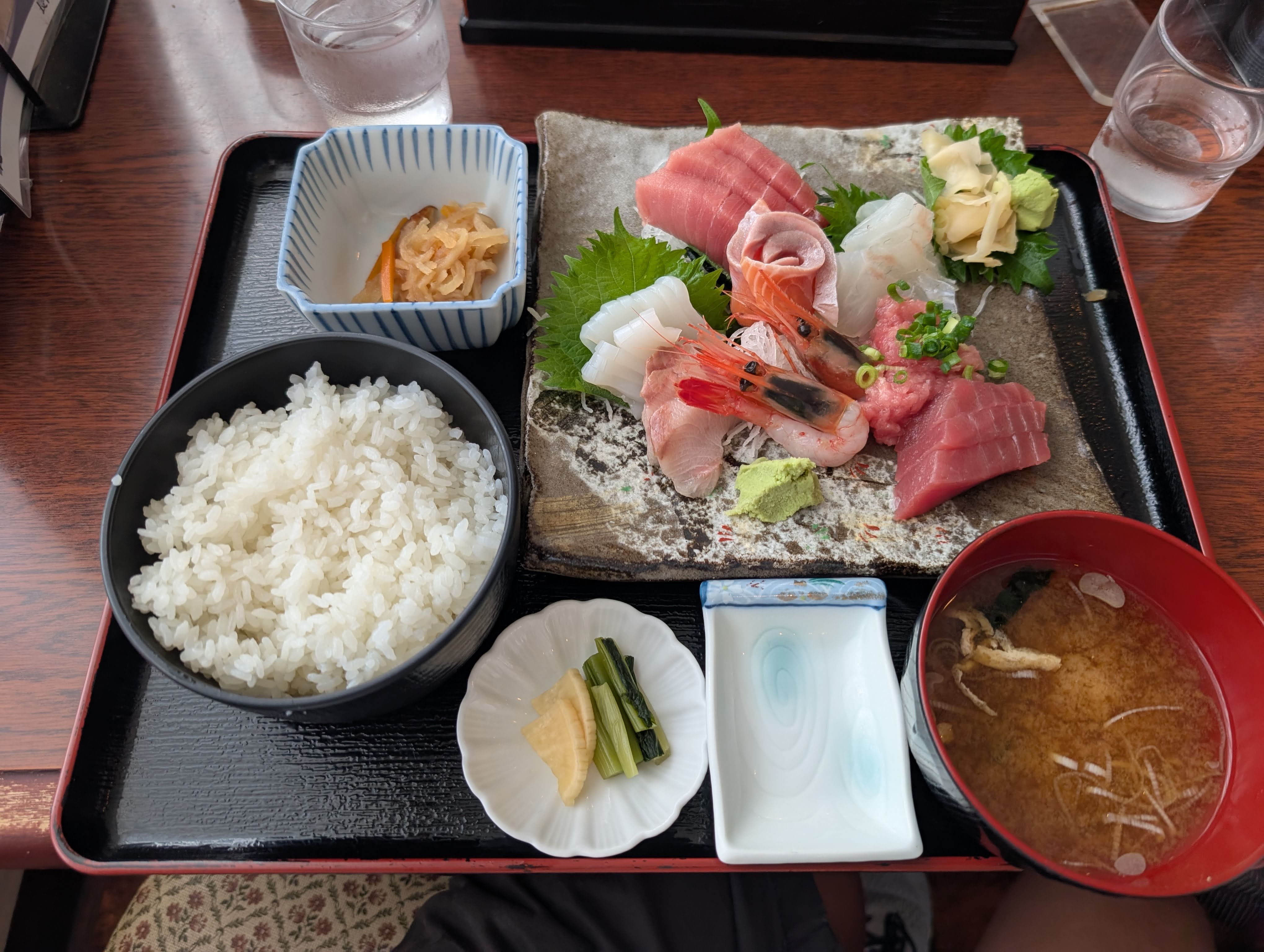 長岡市場食堂は一般利用可能？絶品海鮮丼のコスパと混雑回避法