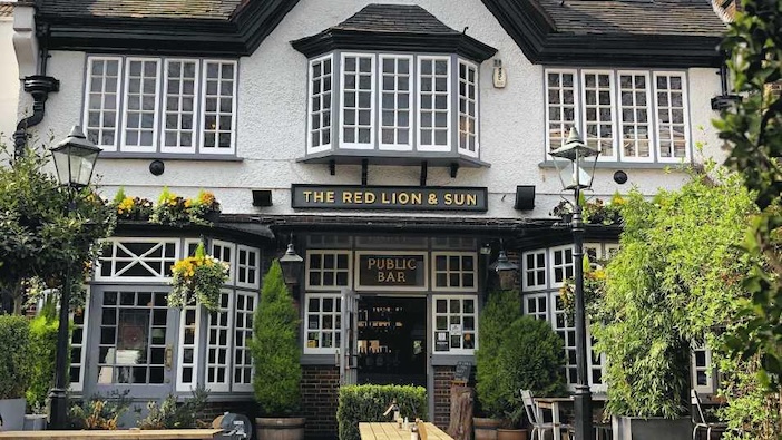 The Red Lion and Sun Reviews