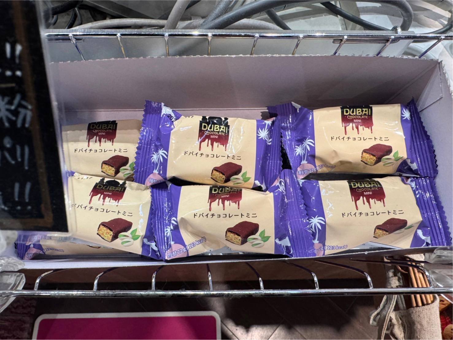 ドバイチョコはどこで買える？ドンキやカルディの在庫と本物の実態