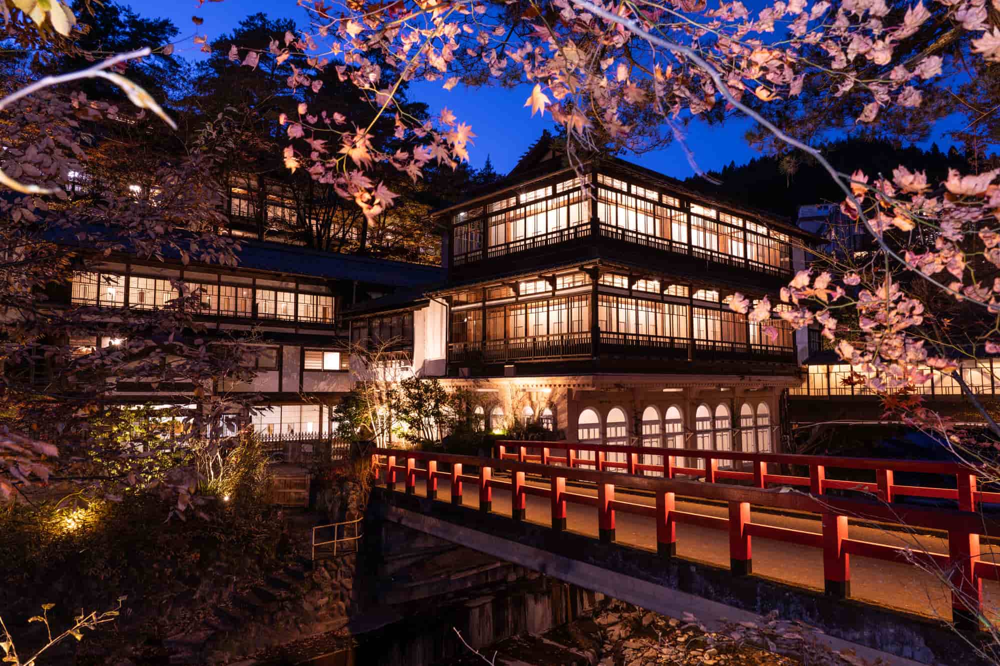 千と千尋の神隠しのモデル旅館は実在する？油屋の真相と絶対行きたい聖地5選