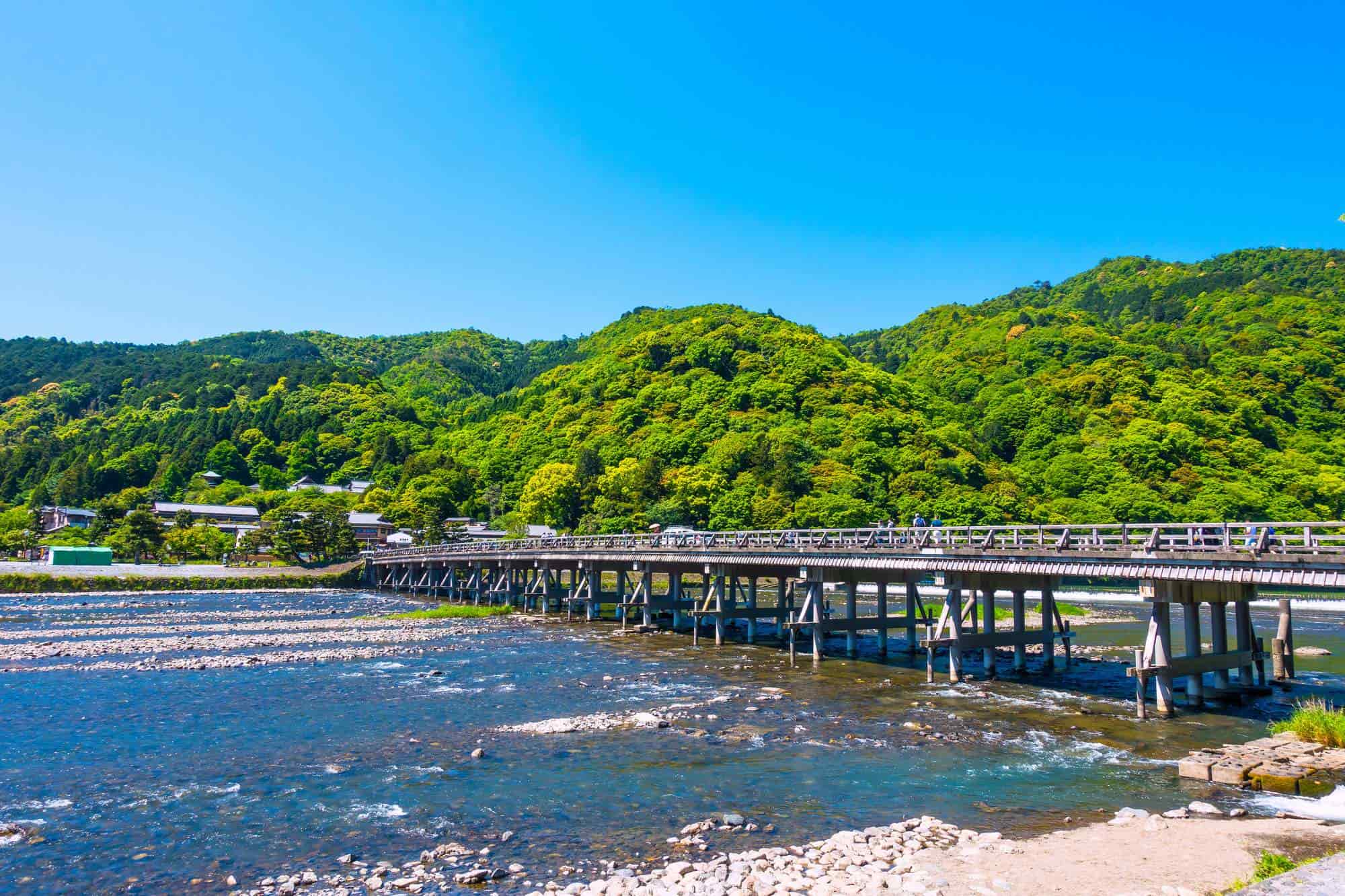 【2026】嵐山・渡月橋の歴史と絶景！混雑回避の裏ワザ＆観光完全ガイド