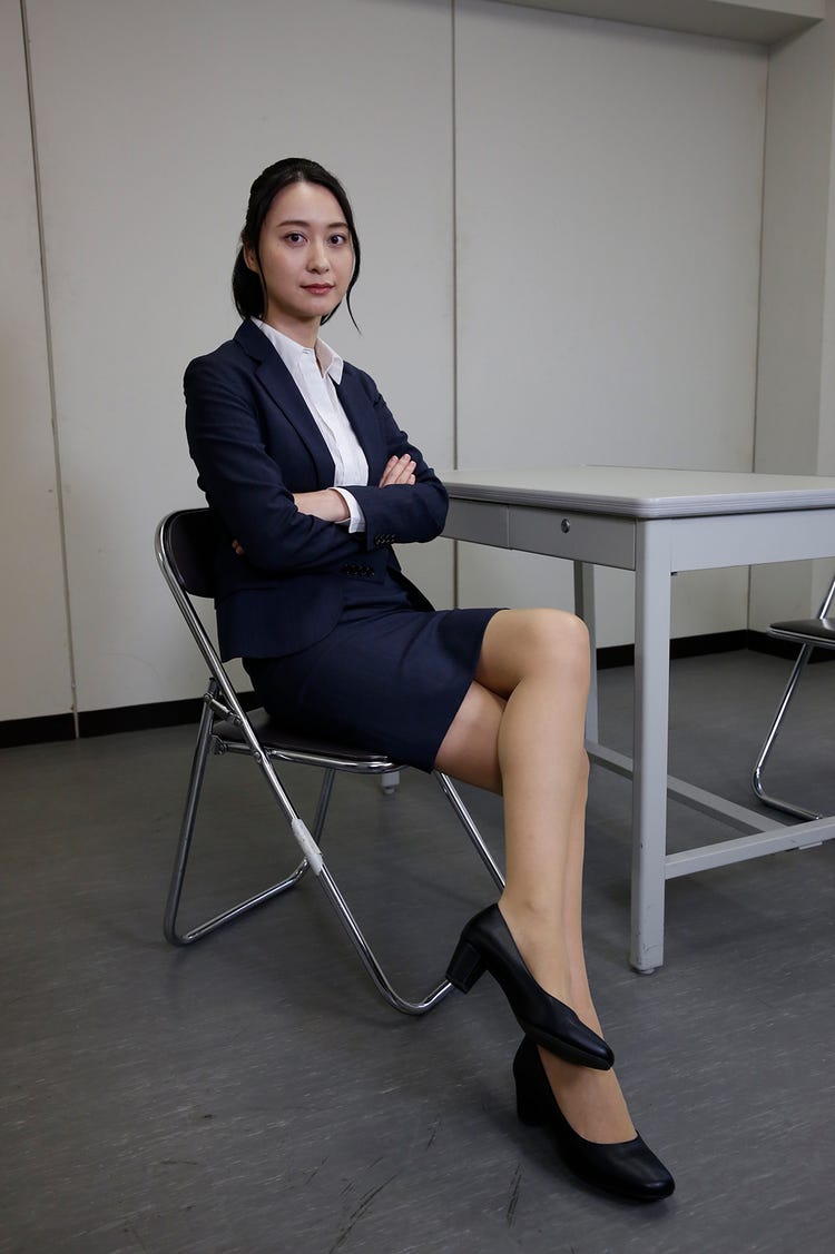 小川彩佳の脚とスタイルに絶賛の声！衣装と立ち姿に宿る美の真相