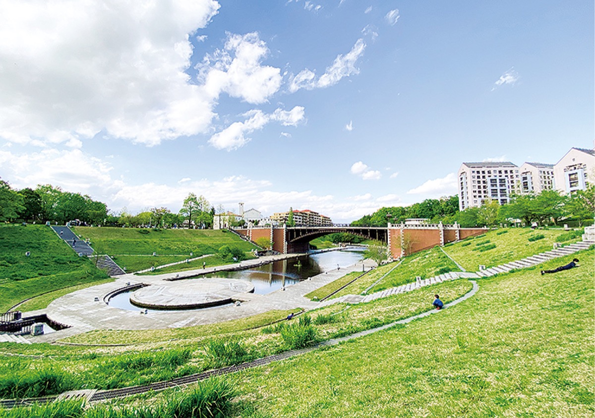四谷から移築された名橋と豊かな緑あふれる長池公園の知られざる魅力