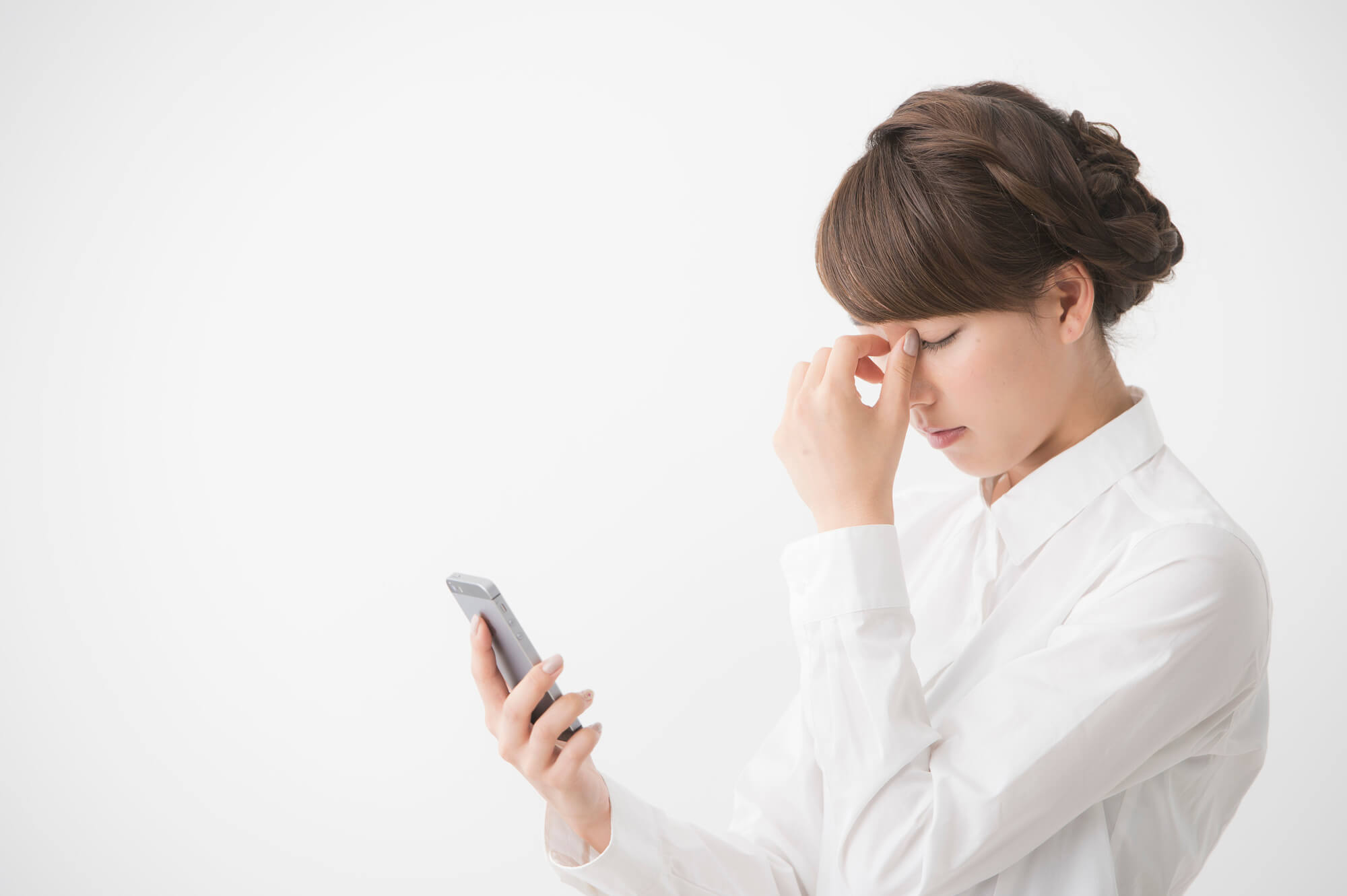 スマホ眼精疲労を放置する危険！目の奥の痛みと2026年最新ケア法