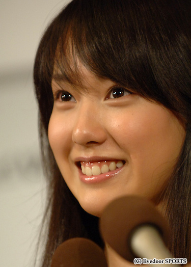 戸田恵梨香の「ガミースマイル」再考——コンプレックスを魅力に変えた笑顔の変遷と2026年の美意識