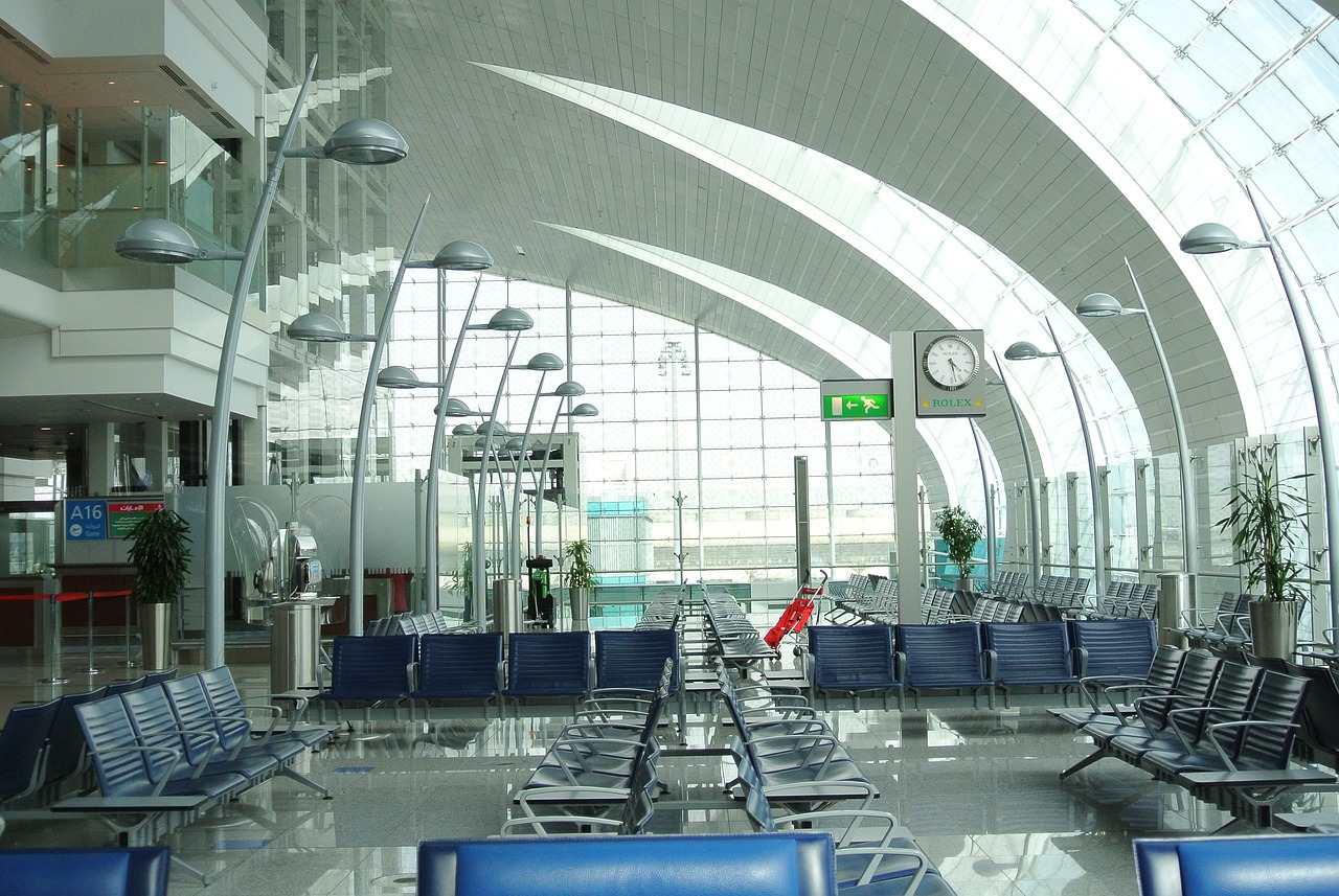 ドバイ空港乗り継ぎ完全攻略！2026年最新ラウンジと快適な過ごし方