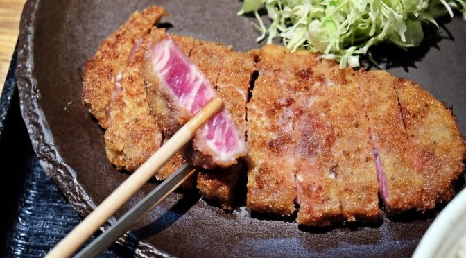 【2026年最新】行列が止まらない「浅草牛かつ」激戦区の現在地！なぜ今、国内外の美食家たちが浅草に殺到するのか
