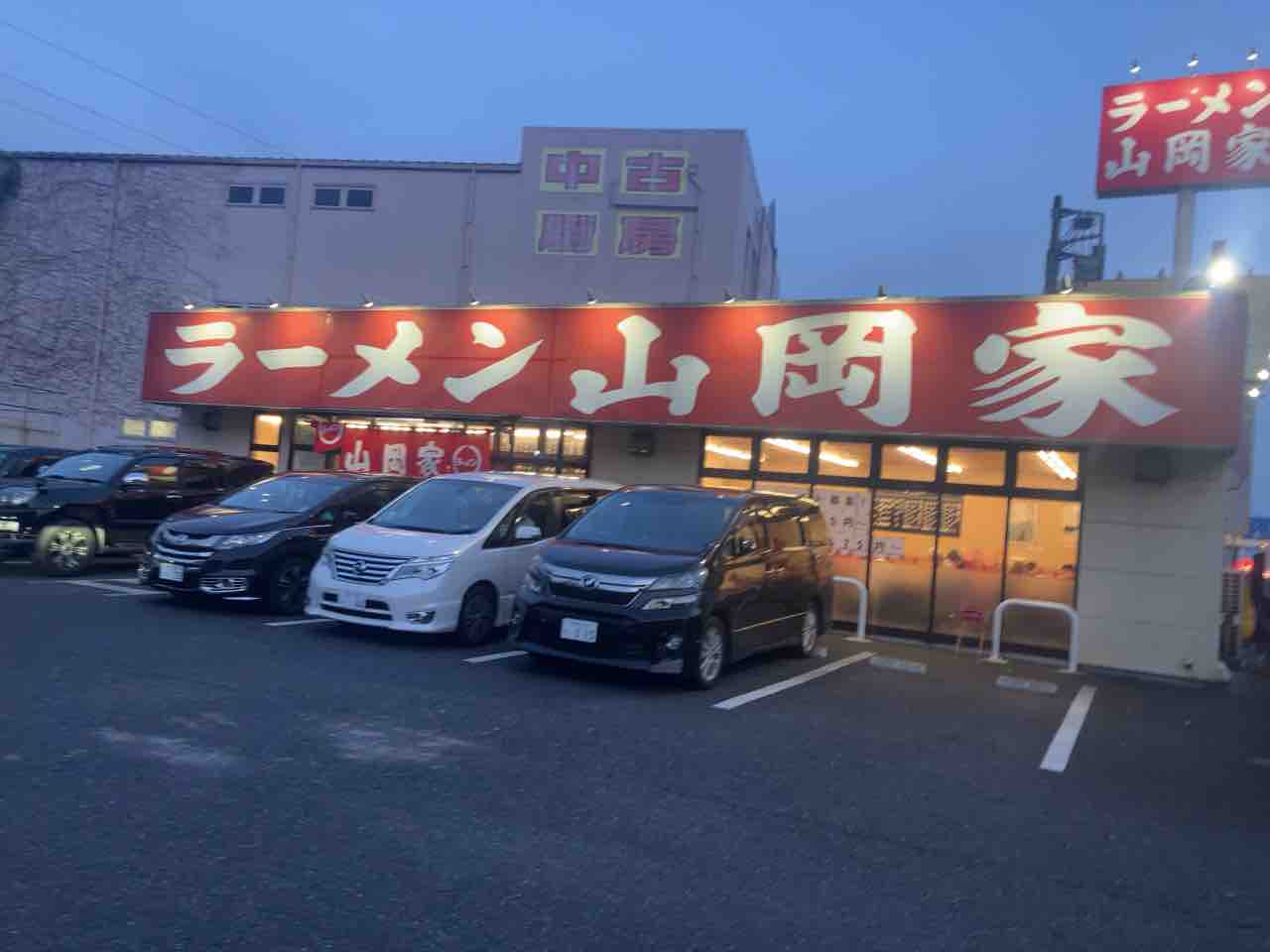 ラーメン山岡家柏店を徹底解剖！中毒必至の濃厚豚骨と混雑回避術