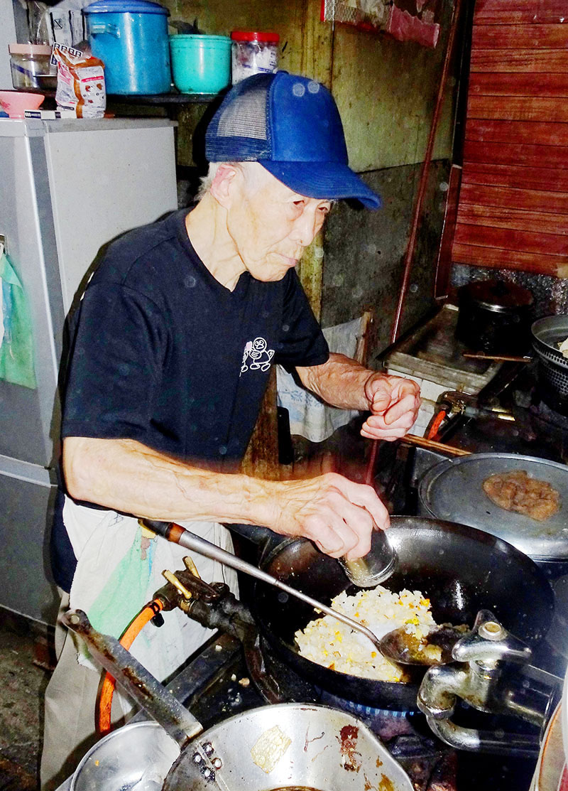 町中華の至宝「中華料理栄華」を徹底解剖！名物チャーハンと人気の秘密
