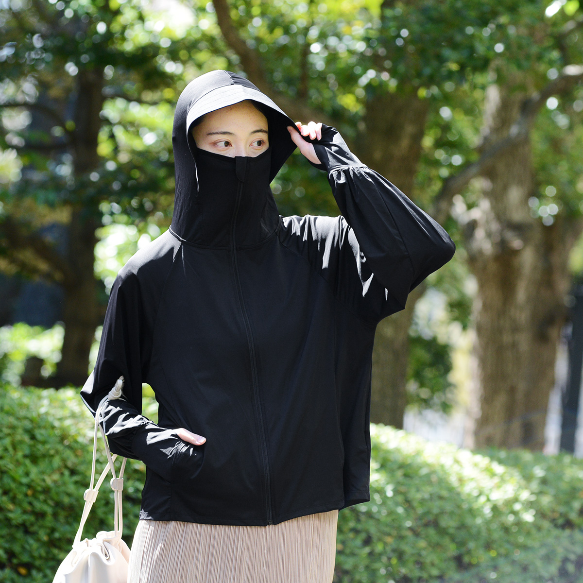 Uvカットパーカーは本当に日焼けしない？効果の寿命や人気比較を徹底解剖