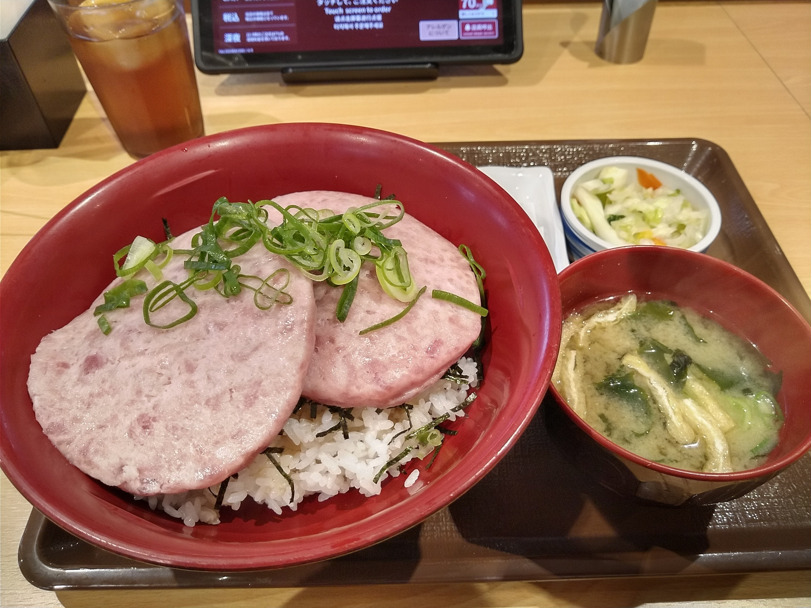すき家フリスビー丼の真相！元ネタ由来と盛り付け変化の歴史