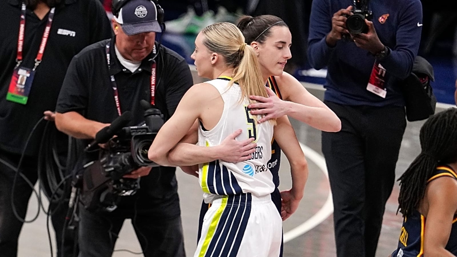 Paige Bueckers Explains the Viral Clip: No, She Isn’t Jealous of Caitlin Clark