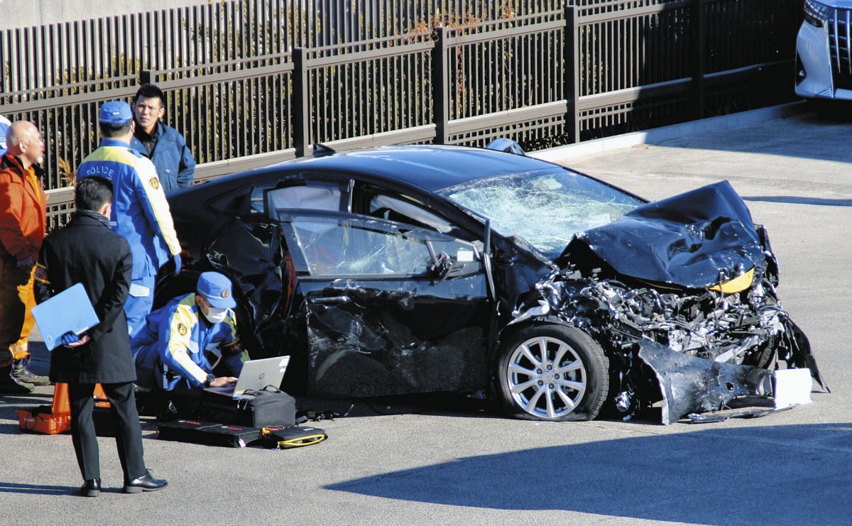 内閣府公用車事故で誰が乗ってた？同乗者の正体と事故原因を徹底追及