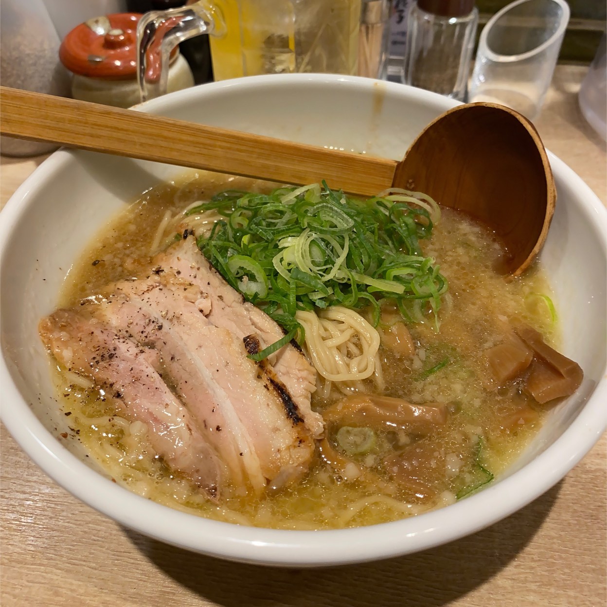 よってこやの現在と閉店理由を追跡！最新店舗や人気メニューの真実