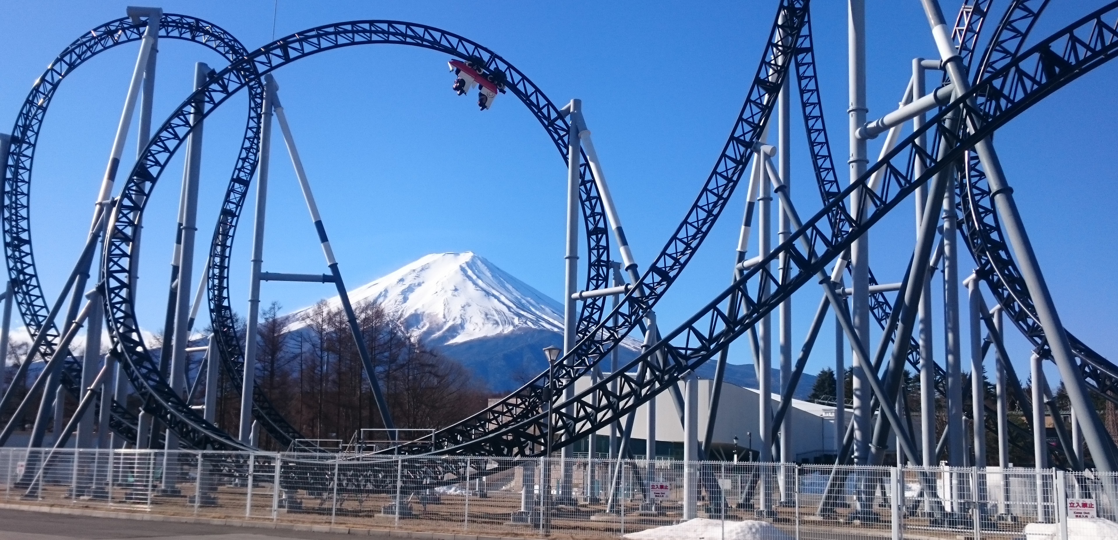富士急ハイランド周辺ホテル比較！公式特典の真価と最安宿泊プラン検証