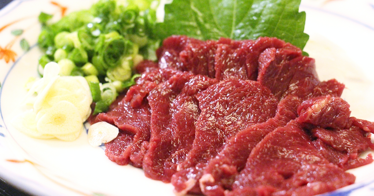 赤羽の「せんべろ」に大異変！2026年、馬刺し激戦区と化したディープ街で食通が通い詰める名店と極上肉の正体