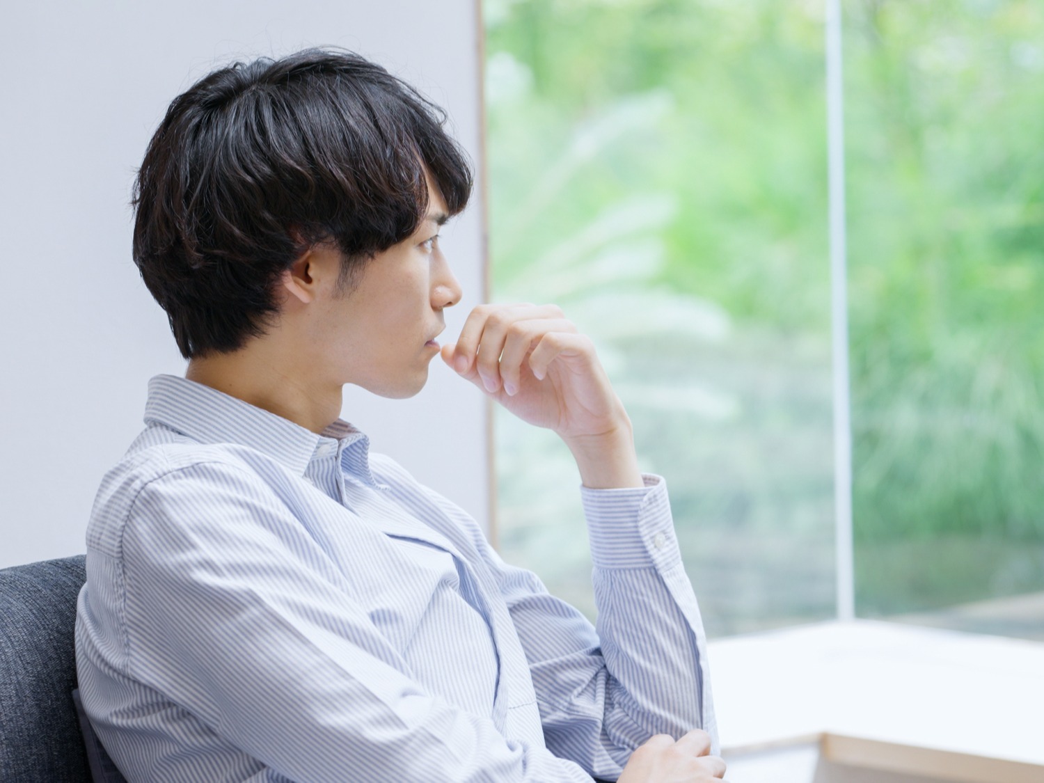 「1人になりたい」彼氏の心理と本音｜別れのサインと冷却期間の正解