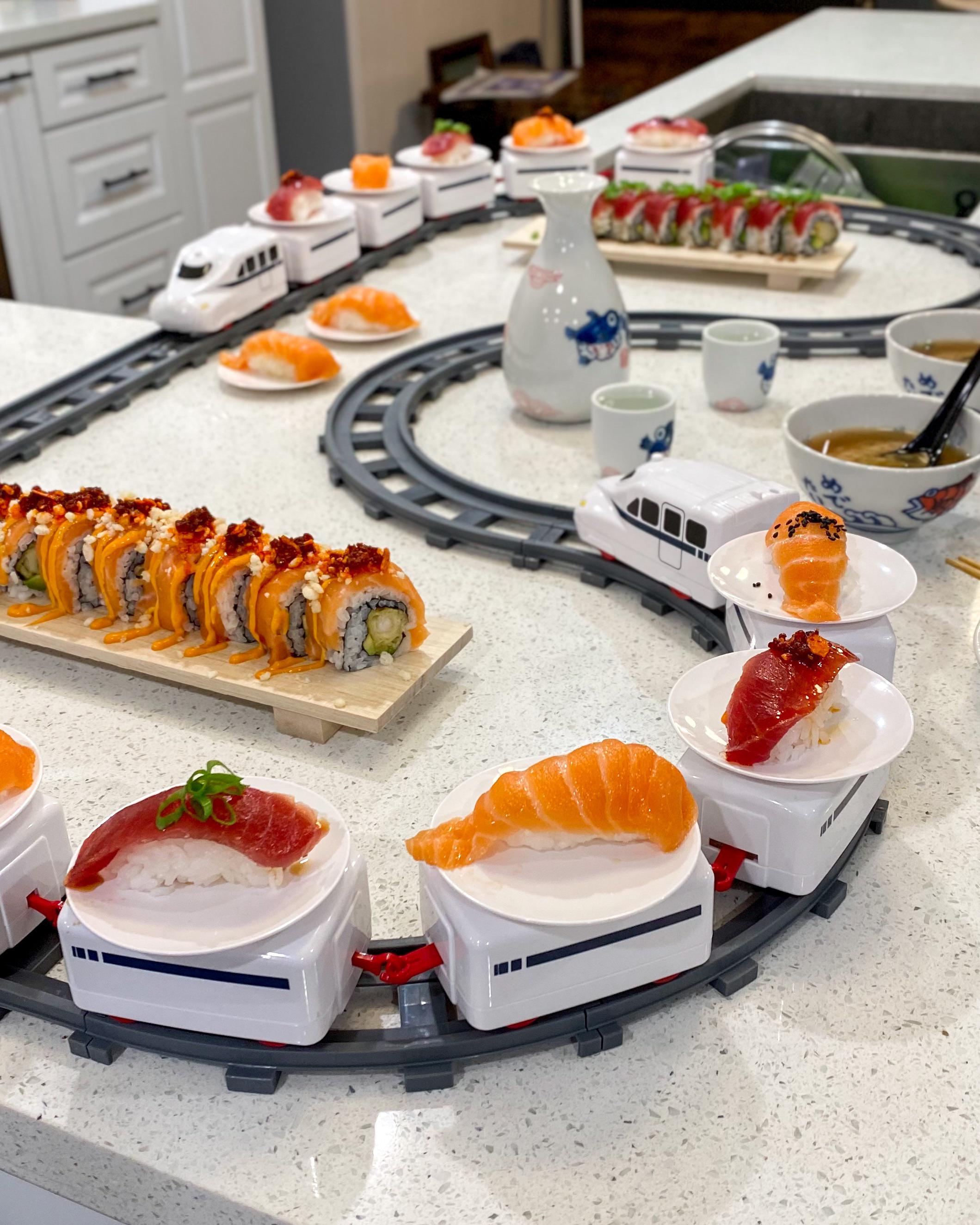 【2026年最新潮流】「Sushi Train」の逆襲。ハイテクAiと個室型レーンが再定義する、日本の外食最前線