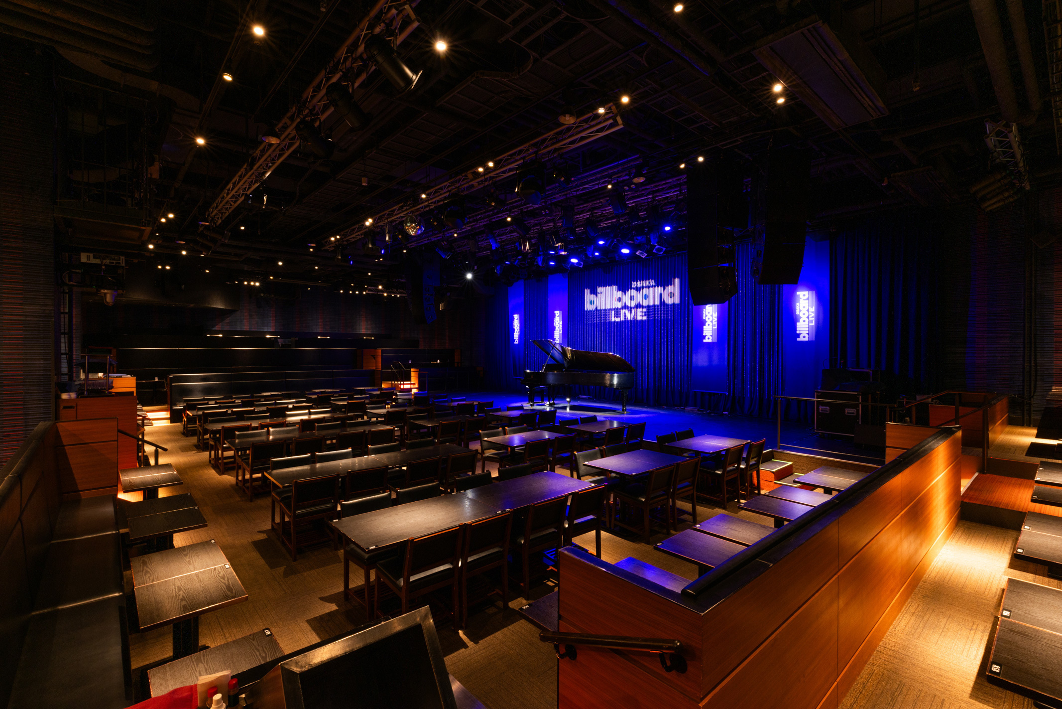 ビルボードライブ大阪の座席表と見え方！ドレスコードと予約の全貌