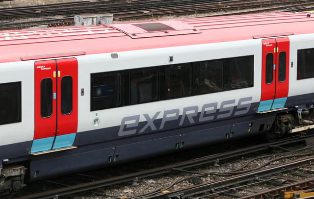 Train from London to Gatwick Airport