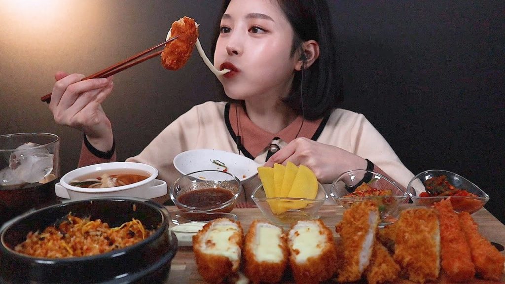 なぜ私たちは「他人が食べる姿」に熱中するのか？2026年、進化し続けるモッパン文化の正体と深層心理
