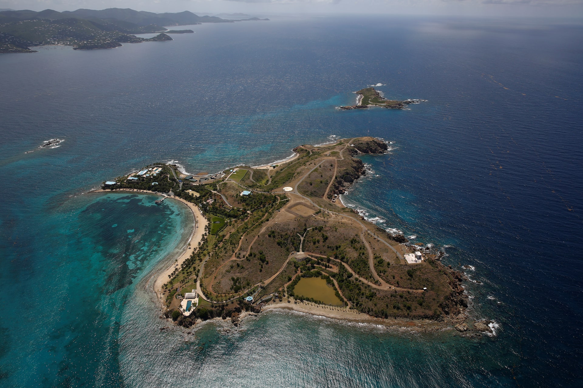 エプスタイン島の現在と神殿の闇｜リトルセントジェームス島徹底解剖