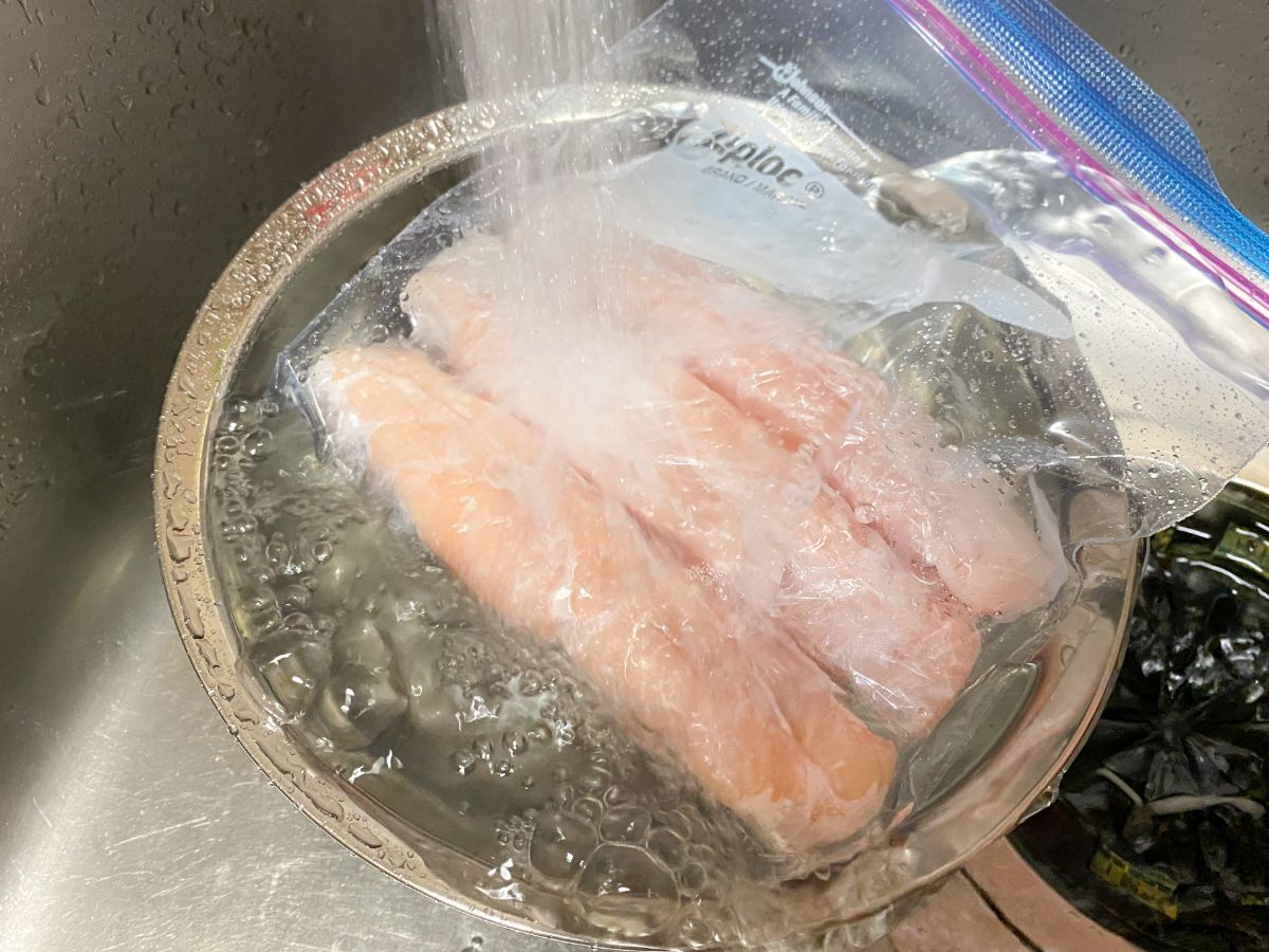 冷凍ささみ解凍の正解！パサつきを防ぎ極上に仕上げる裏ワザ