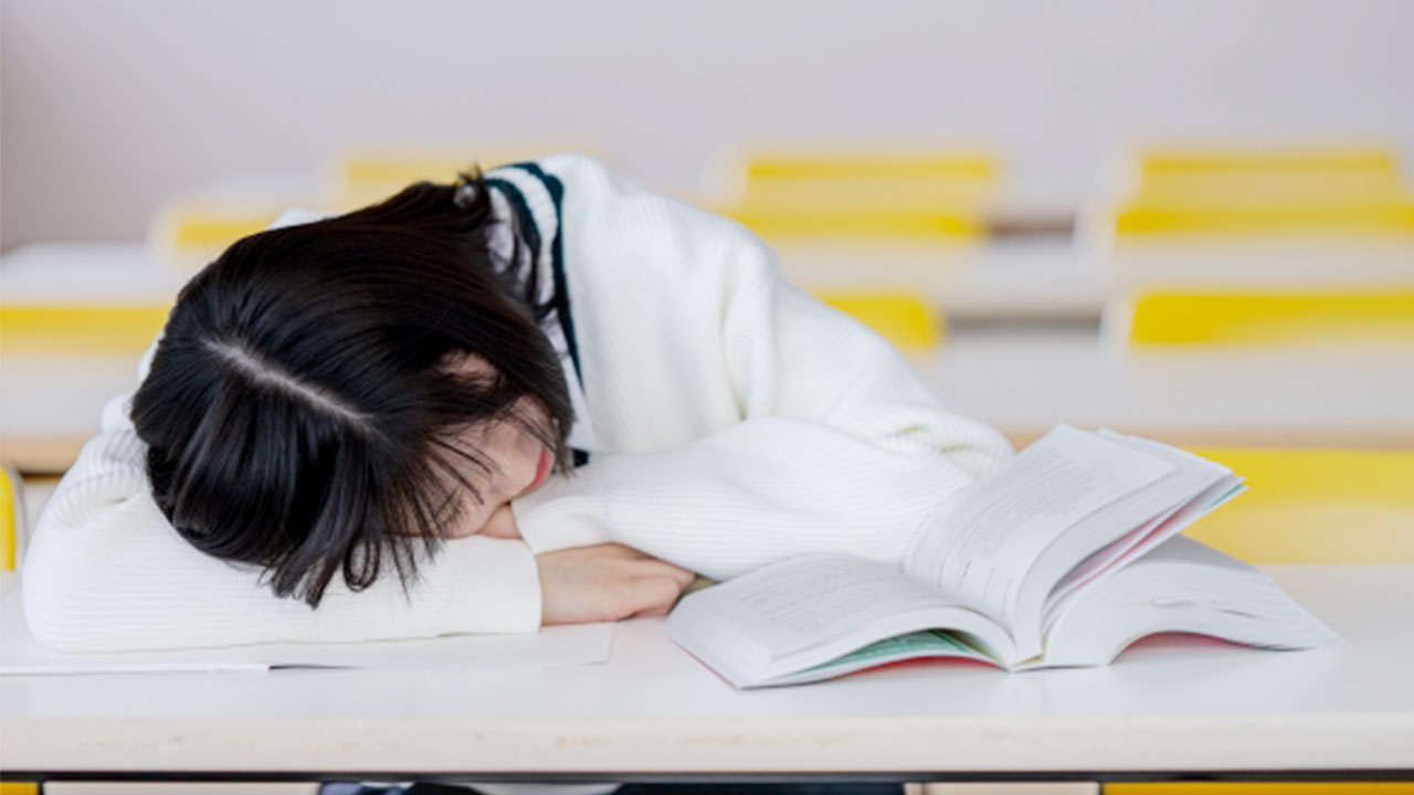勉強中に眠い原因は気合不足じゃない！即効で集中力を戻す科学的撃退法