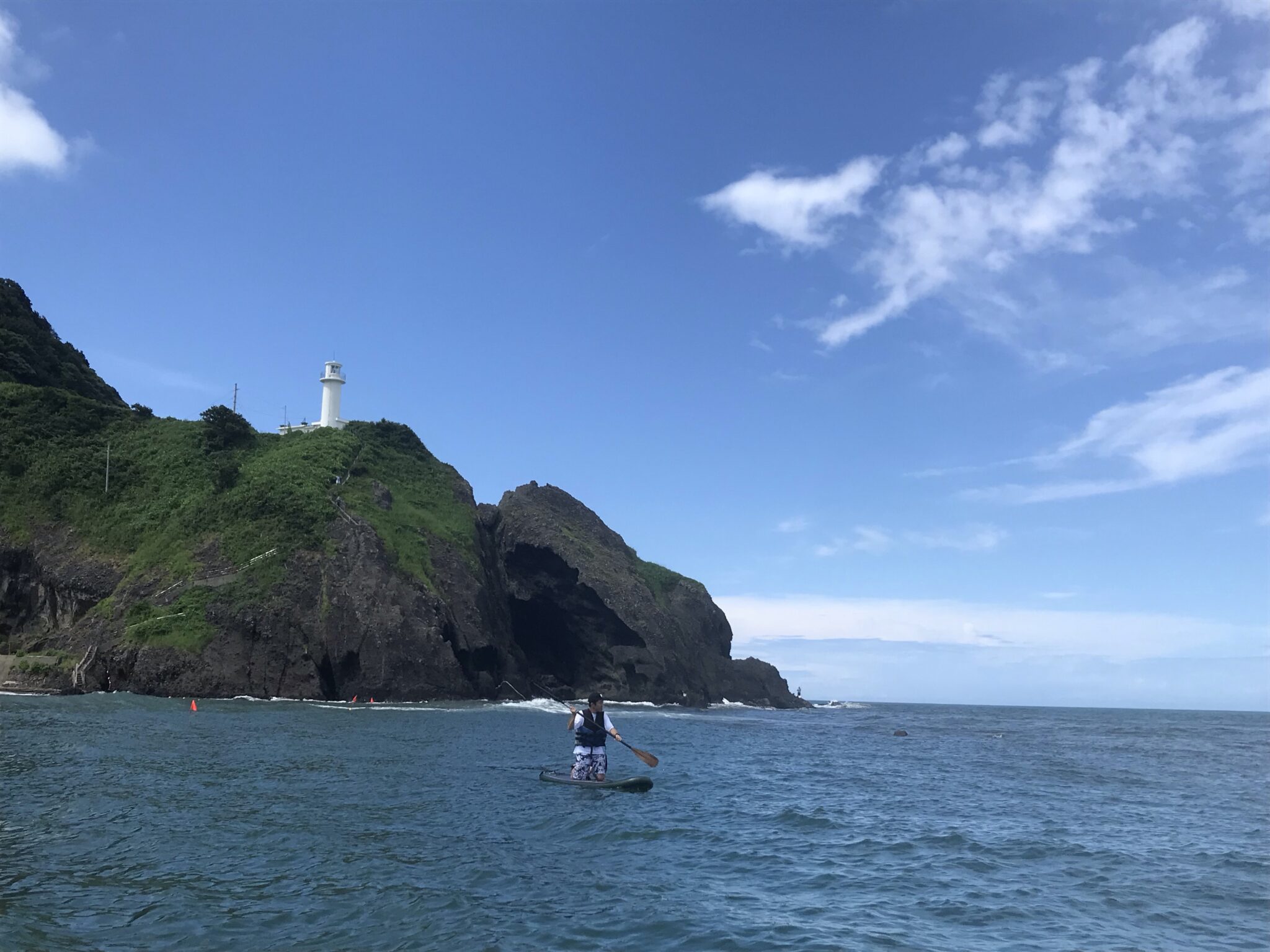 日本海を望む断崖とワイナリーの奇跡：2026年、静かな海岸線が魅せる現代のデスティネーション