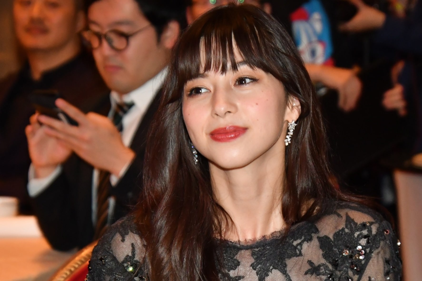ハーフ美女が人々を魅了する秘密とは？人気芸能人の現在と美のルーツ