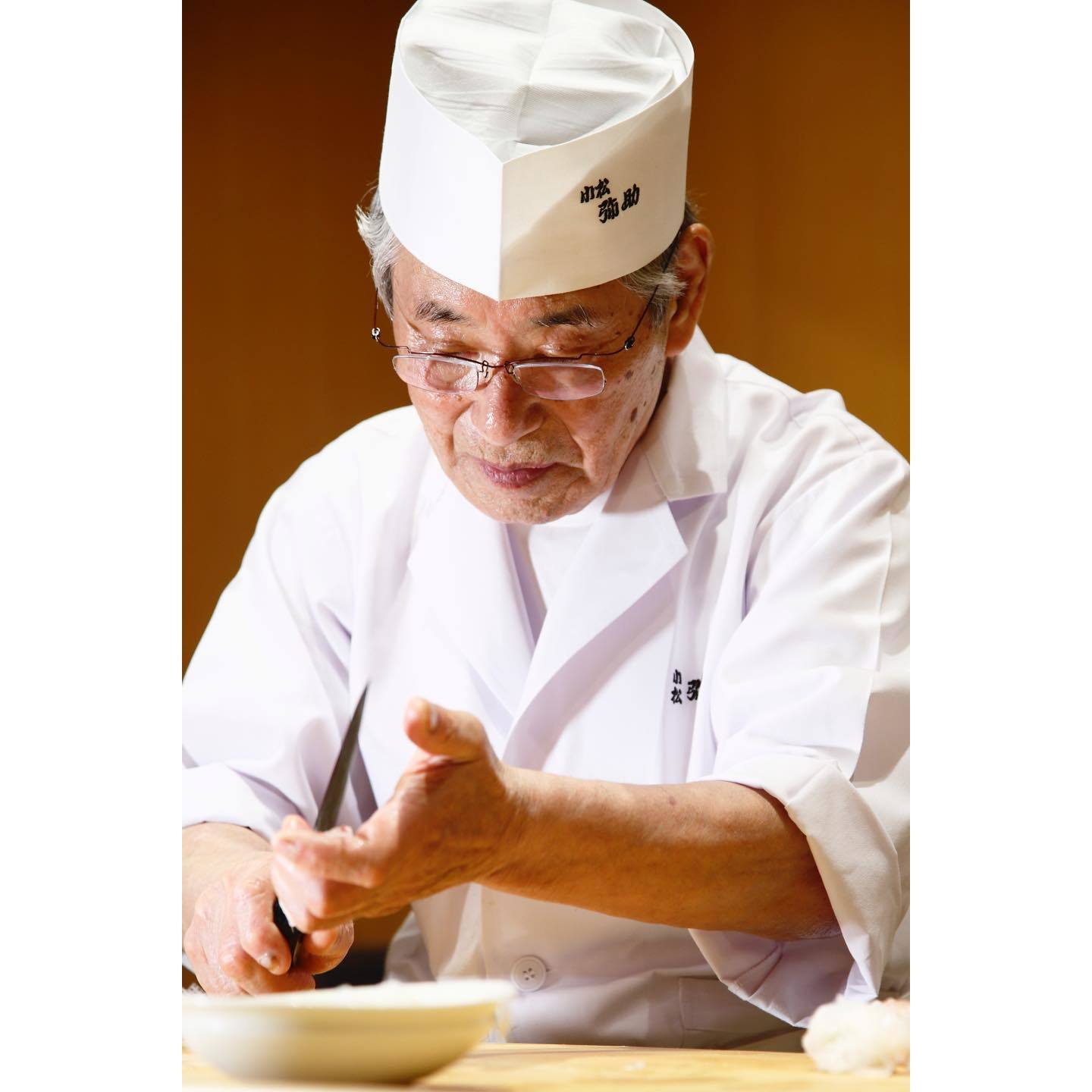 伝説の鮨処が放つ圧倒的磁力——2026年、なぜ世界中の食通は金沢「小松 弥助」のカウンターを目指し続けるのか
