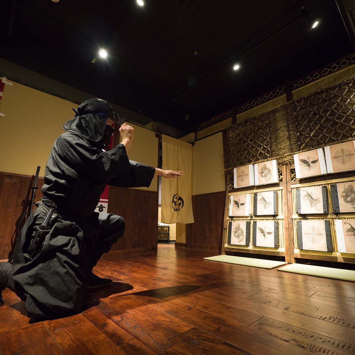 【2026年最新ルポ】新宿のビル内に隠された密室！「Ninja Trick House Tokyo」が国内外の旅行者を惹きつけて離さない本物の理由