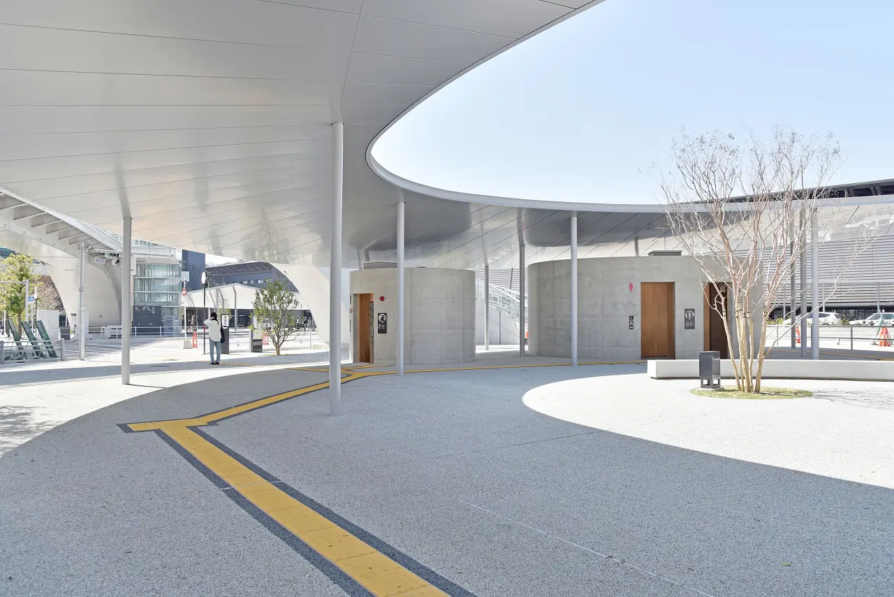 熊本駅白川口広場が絶賛される理由とは？大屋根の設計美と利便性の真相