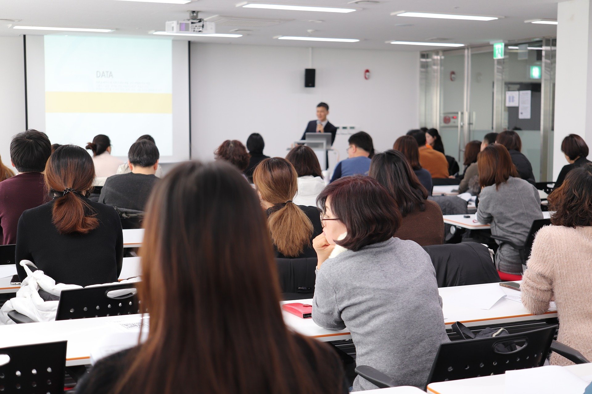 通年スクーリングとは？通学生と学ぶメリットや夏期との違いを検証