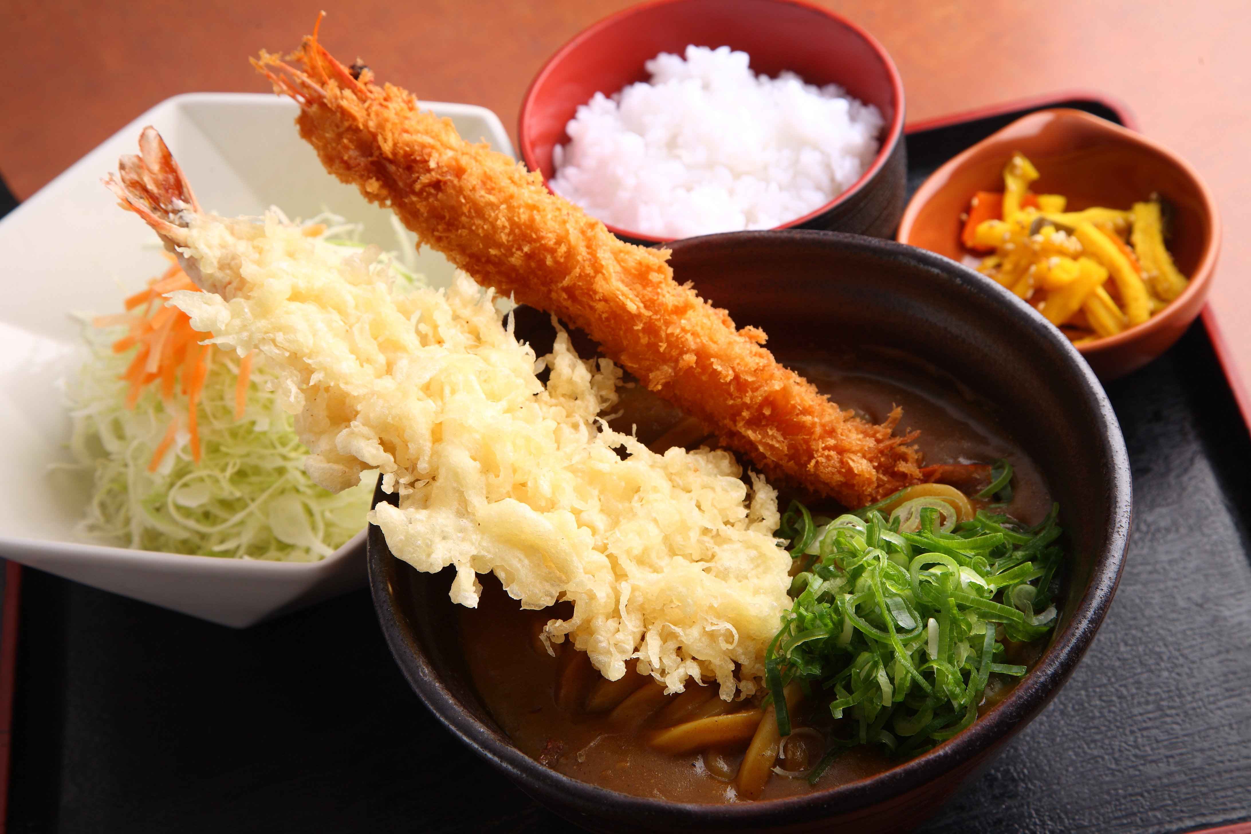 みくりやうどんの最新情報を徹底解剖！名物カレーの評判と噂の真相