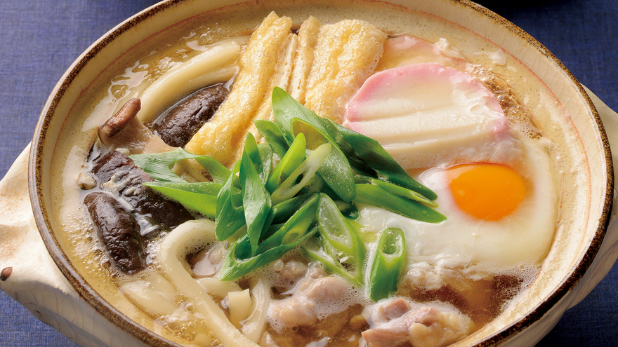 2026年冬、なぜ「鍋 焼きうどん」が空前の高級化トレンドに沸くのか？ コンビニの極上出汁から老舗の進化系まで熱狂の現場を追う
