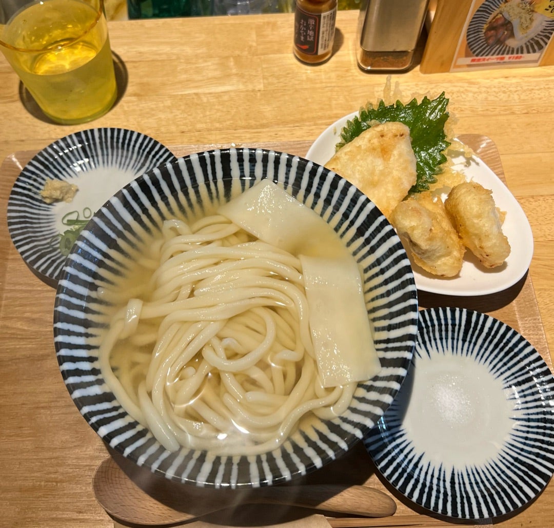 なぜうどん屋は「白い器」を使うのか？出汁が映える秘密とプロの器選び