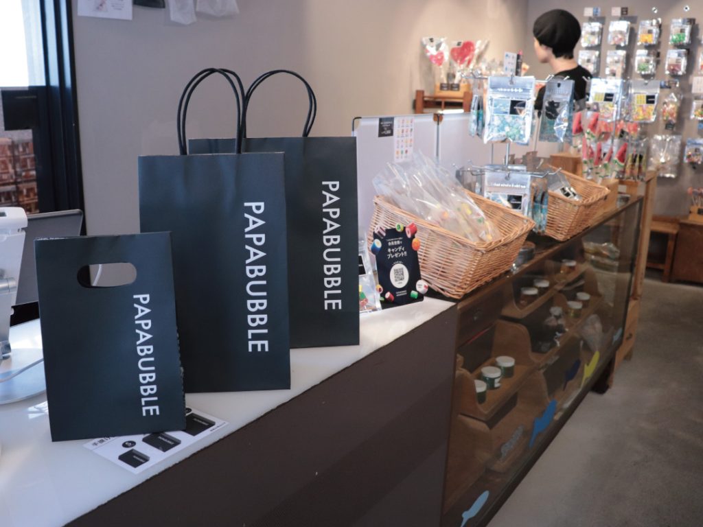 パパブブレ羽田空港の店舗はどこ？限定飛行機飴と最新売場を追跡