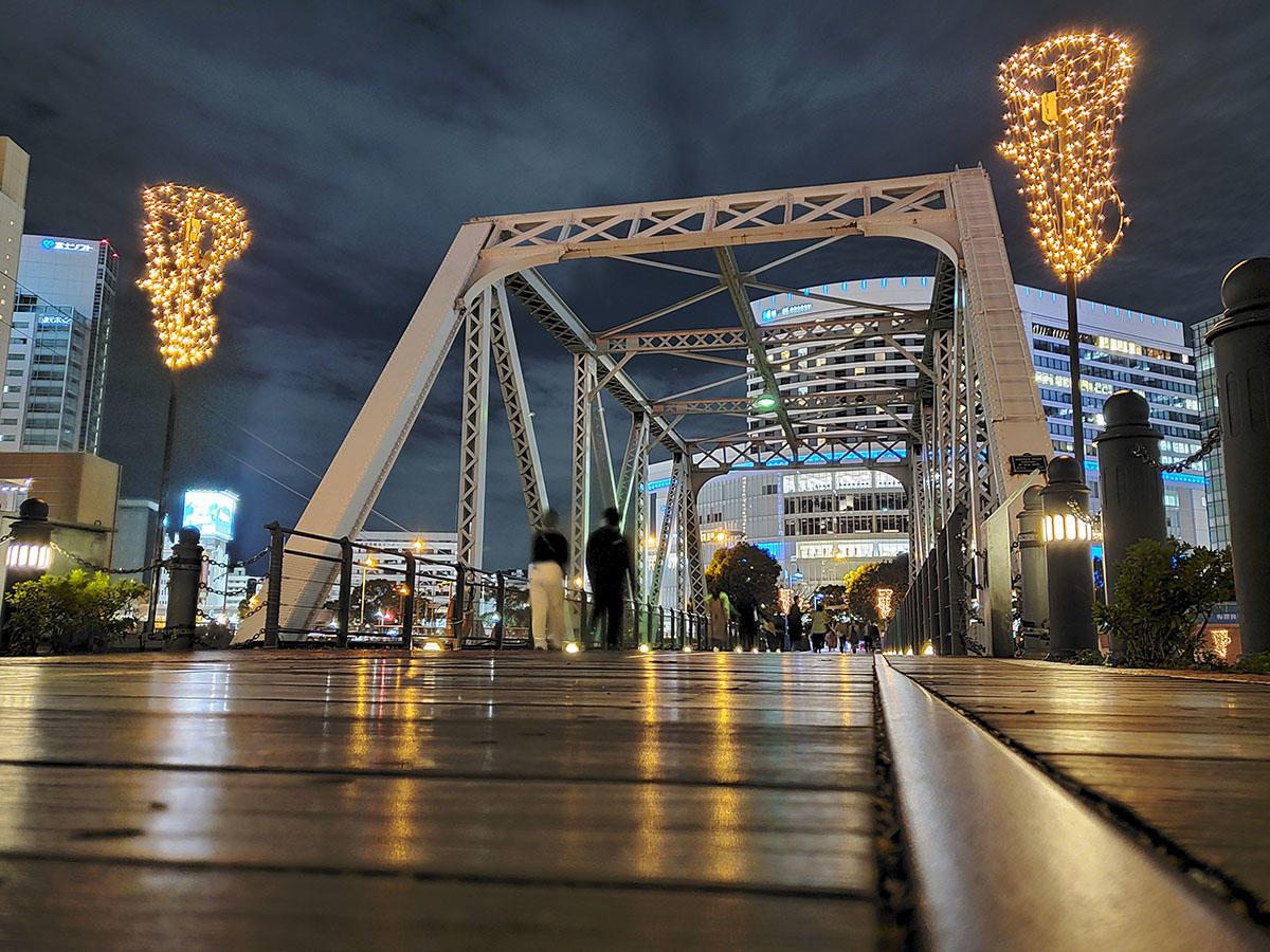 スマホ夜景撮影の決定版！白飛び・ブレを防ぐプロ直伝の裏技2026
