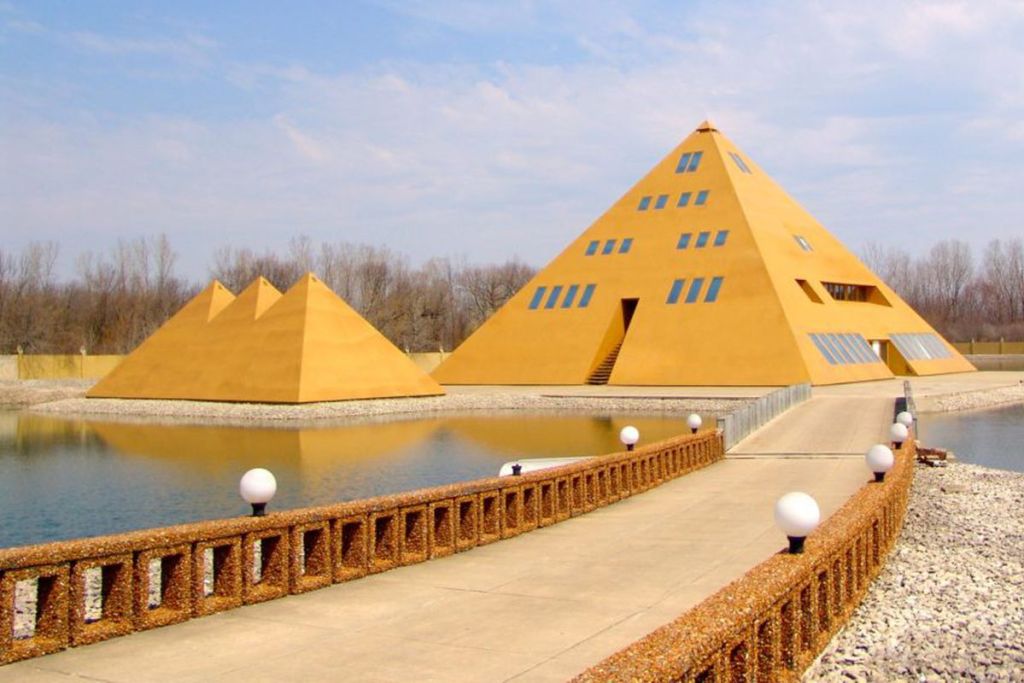 Gold Pyramid House Gurnee Il