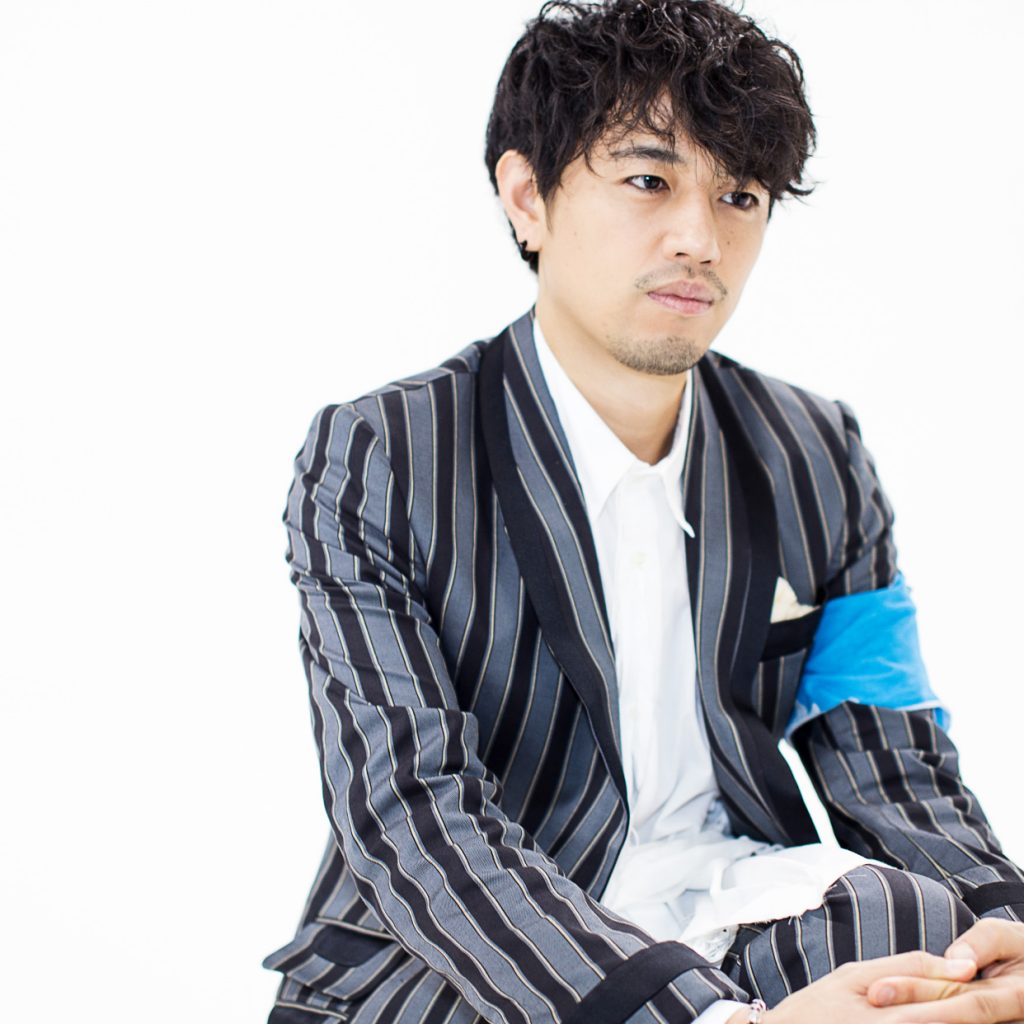 斎藤工のファッションが独特な理由とは？元パリコレの私服美学を徹底解剖
