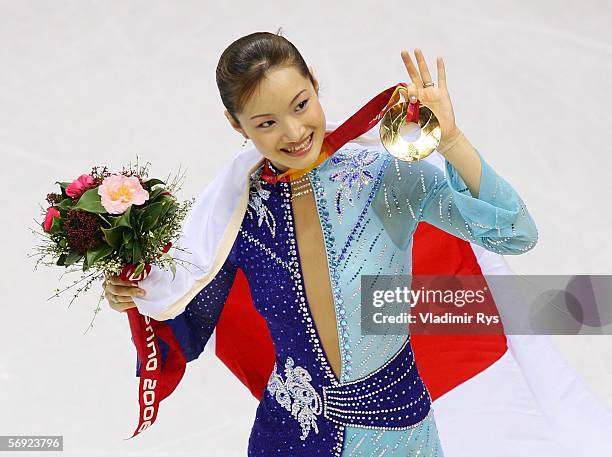 荒川静香トリノ金メダルから20年！イナバウアーと大逆転劇の真相