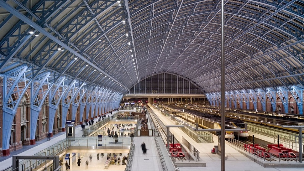 Largest Train Station in the Uk