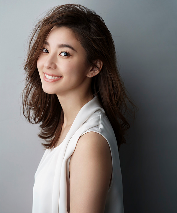 朝比奈彩再婚の発表はある？山下健二郎との結婚と現在を確認