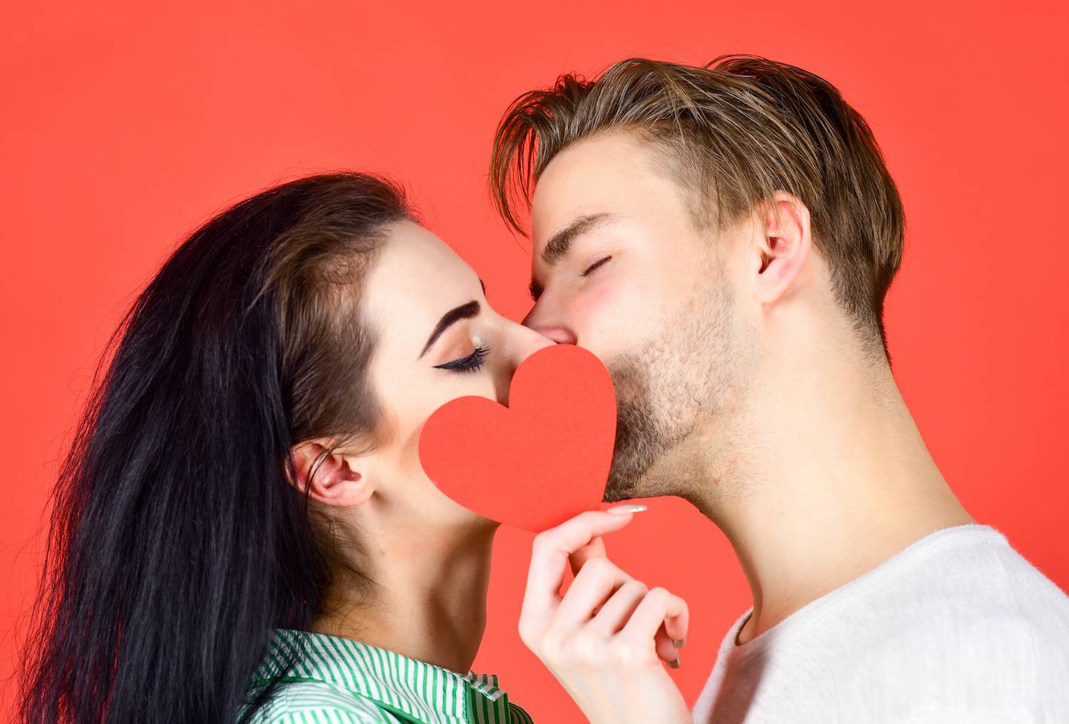 好きな人とキスする夢は両思いのサイン？夢占いと深層心理の真実